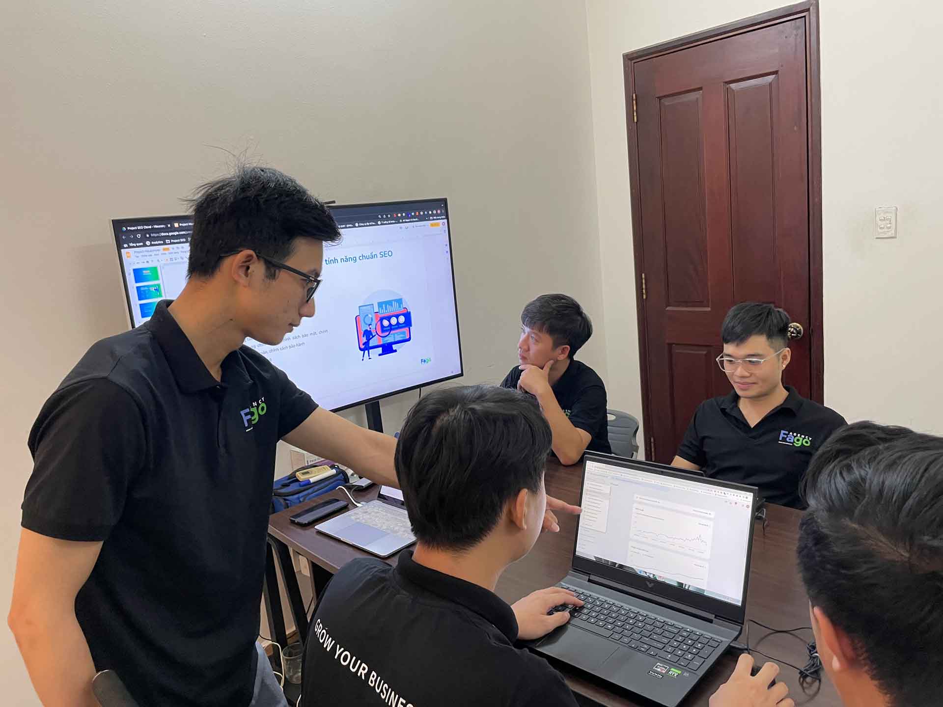 Không gian làm việc và đội ngũ Fagotech